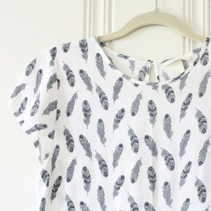 H&M size 4 Feather Print Top